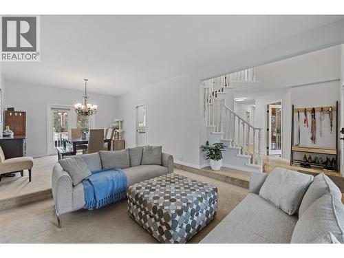 3947 Lakevale Place, Kelowna, BC - Indoor Photo Showing Living Room