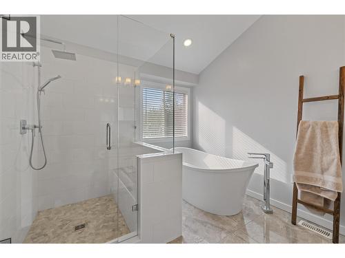 3947 Lakevale Place, Kelowna, BC - Indoor Photo Showing Bathroom