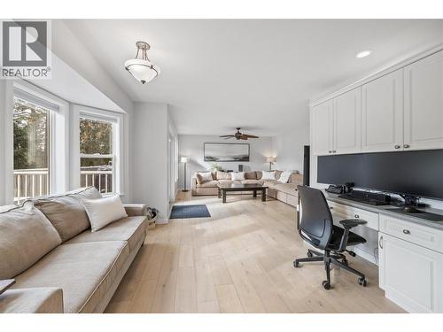 3947 Lakevale Place, Kelowna, BC - Indoor