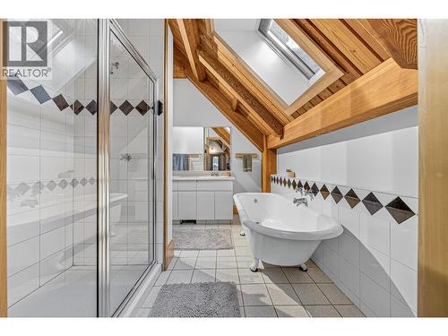 4546 Timberline Crescent, Fernie, BC - Indoor Photo Showing Bathroom