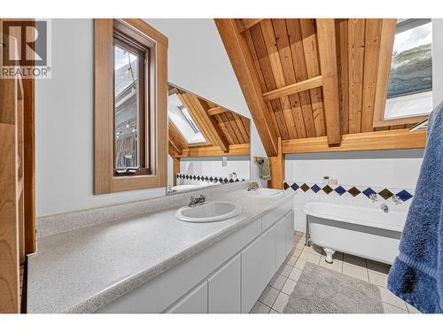 4546 Timberline Crescent, Fernie, BC - Indoor Photo Showing Bathroom
