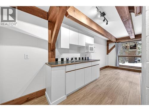 4546 Timberline Crescent, Fernie, BC - Indoor Photo Showing Kitchen