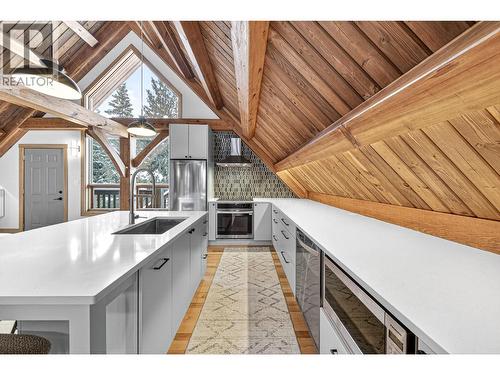 4546 Timberline Crescent, Fernie, BC - Indoor Photo Showing Kitchen With Upgraded Kitchen