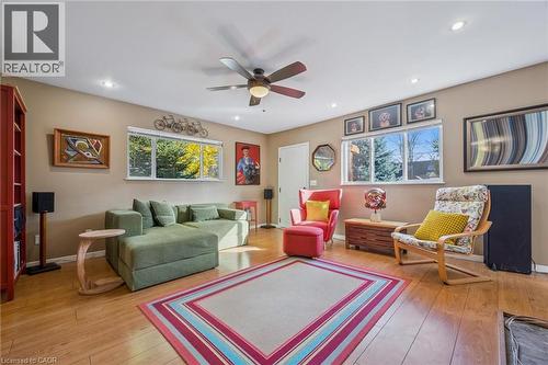 32 Holly Trail, Puslinch, ON - Indoor Photo Showing Living Room