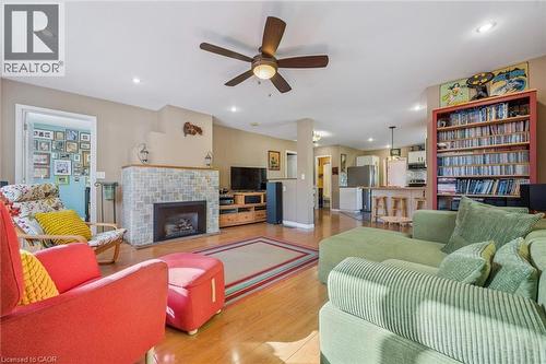 32 Holly Trail, Puslinch, ON - Indoor Photo Showing Living Room With Fireplace