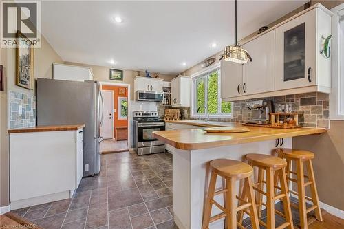 32 Holly Trail, Puslinch, ON - Indoor Photo Showing Kitchen