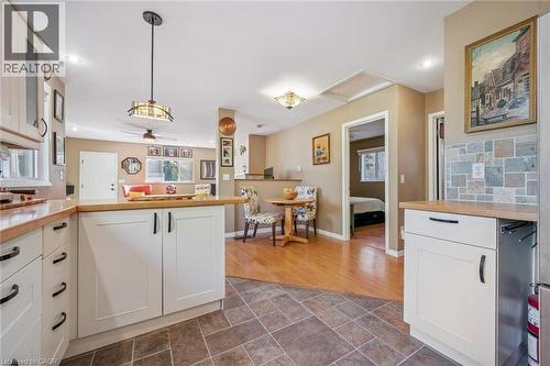 32 Holly Trail, Puslinch, ON - Indoor Photo Showing Kitchen