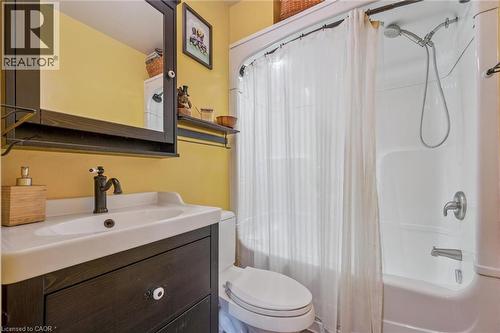 32 Holly Trail, Puslinch, ON - Indoor Photo Showing Bathroom