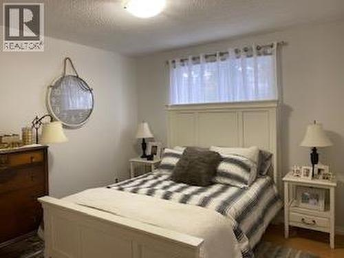 12911 Pixton Road, Lake Country, BC - Indoor Photo Showing Bedroom