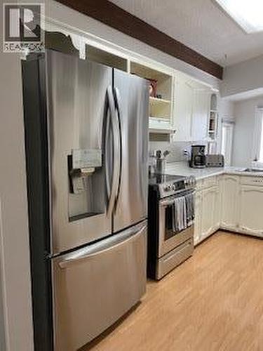 12911 Pixton Road, Lake Country, BC - Indoor Photo Showing Kitchen