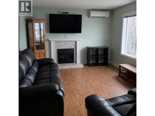 2052 Atkinson Street, Penticton, BC - Indoor Photo Showing Living Room With Fireplace