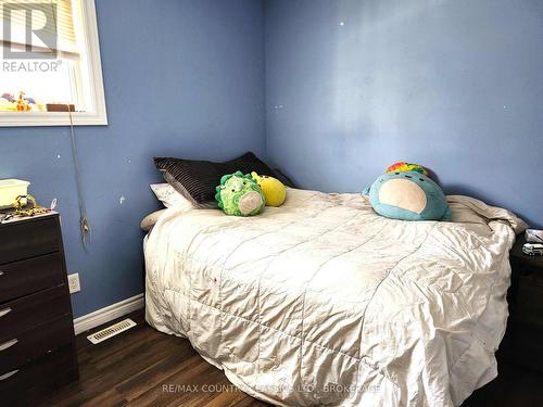 214 Addington Road 2, Addington Highlands (Addington Highlands), ON - Indoor Photo Showing Bedroom