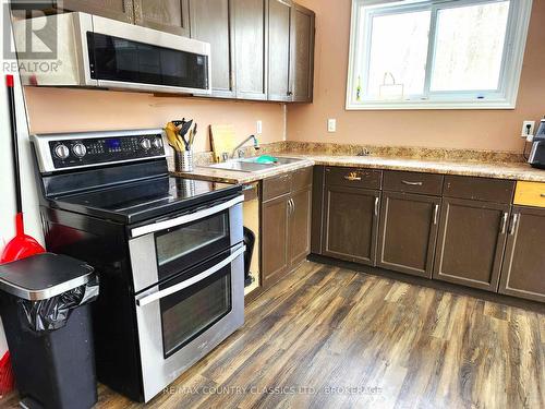 214 Addington Road 2, Addington Highlands (Addington Highlands), ON - Indoor Photo Showing Kitchen