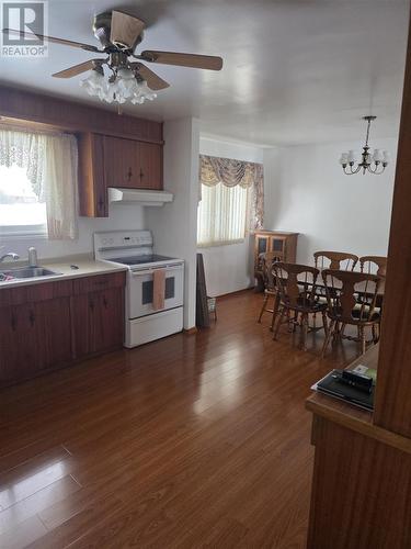 611 Brunswick Ave, Sault Ste. Marie, ON - Indoor Photo Showing Kitchen