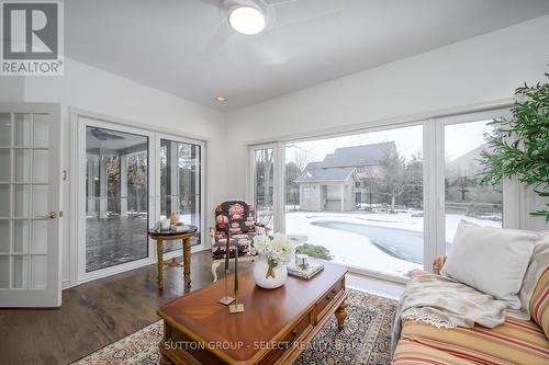 95 Highland Woods Court, London South (South P), ON - Indoor Photo Showing Living Room