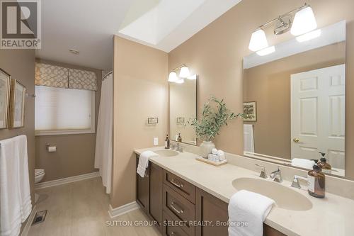 95 Highland Woods Court, London South (South P), ON - Indoor Photo Showing Bathroom