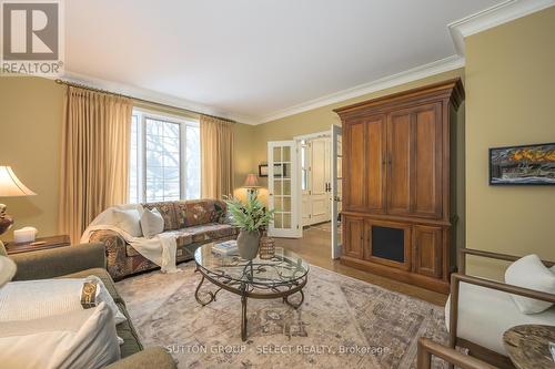 95 Highland Woods Court, London South (South P), ON - Indoor Photo Showing Living Room