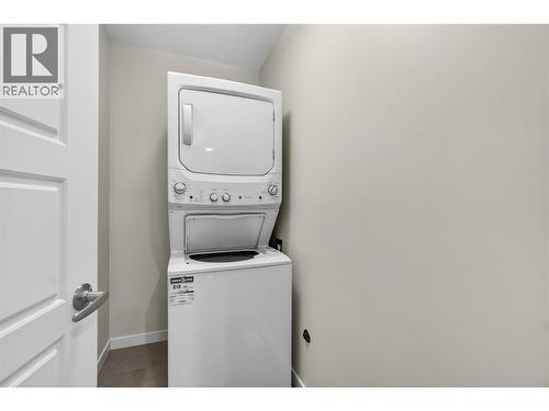 2081 11 Avenue Ne Unit# 4, Salmon Arm, BC - Indoor Photo Showing Laundry Room