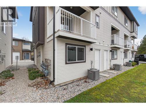 2081 11 Avenue Ne Unit# 4, Salmon Arm, BC - Outdoor