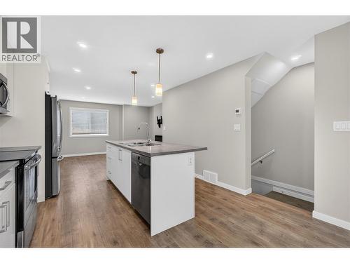 2081 11 Avenue Ne Unit# 4, Salmon Arm, BC - Indoor Photo Showing Kitchen With Upgraded Kitchen