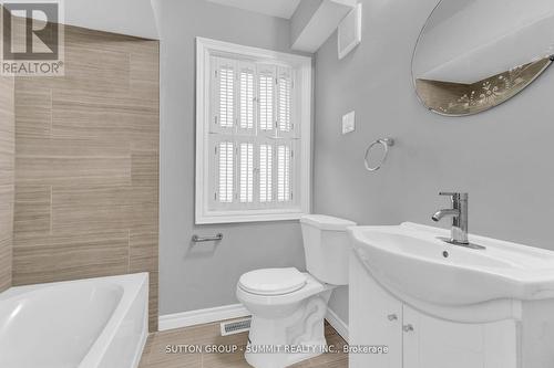 17 Ben Machree Drive, Mississauga, ON - Indoor Photo Showing Bathroom