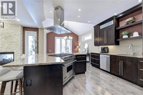 941 Pioneer Grove Court, Kitchener, ON - Indoor Photo Showing Kitchen With Upgraded Kitchen