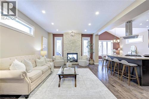 941 Pioneer Grove Court, Kitchener, ON - Indoor Photo Showing Living Room
