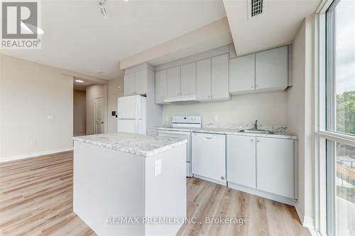 Lp-17 - 50 Herrick Avenue, St. Catharines, ON - Indoor Photo Showing Kitchen