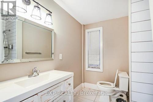 27 Ashley Street, Hamilton, ON - Indoor Photo Showing Bathroom