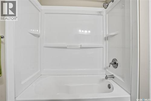 1121 Garry Street, Regina, SK - Indoor Photo Showing Bathroom