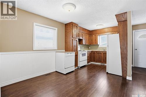 1121 Garry Street, Regina, SK - Indoor Photo Showing Kitchen