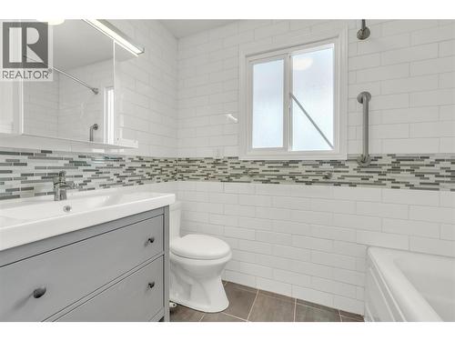 379 Mayne Avenue, Princeton, BC - Indoor Photo Showing Bathroom
