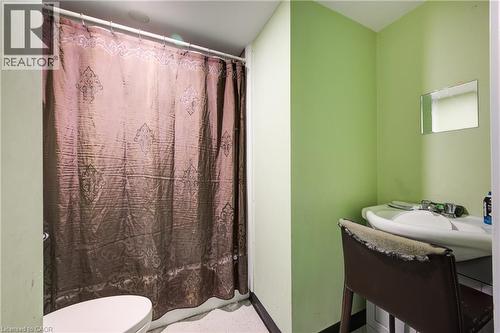 5 Front Street, London, ON - Indoor Photo Showing Bathroom