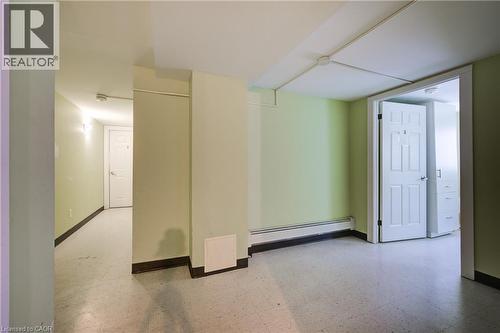 5 Front Street, London, ON - Indoor Photo Showing Other Room