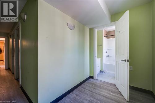 5 Front Street, London, ON - Indoor Photo Showing Other Room
