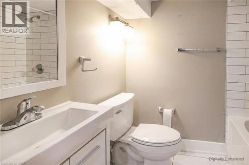 27 Ashley Street, Hamilton, ON - Indoor Photo Showing Bathroom
