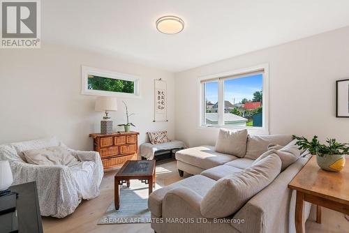 106 Bishop Street S, North Glengarry, ON - Indoor Photo Showing Living Room