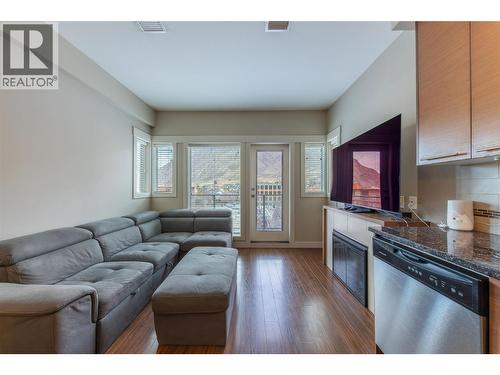 1030 Talasa Way Unit# 2410, Kamloops, BC - Indoor Photo Showing Living Room