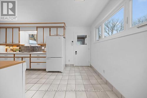 1446 Woodward Avenue, Ottawa, ON - Indoor Photo Showing Kitchen