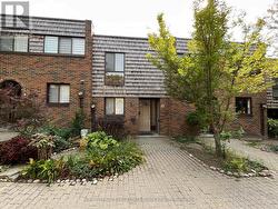 10 YETTA SHEPWAY Toronto, ON M2Z 1X9