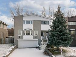 28 Av. Greystone  Pointe-Claire, QC H9R 5T7