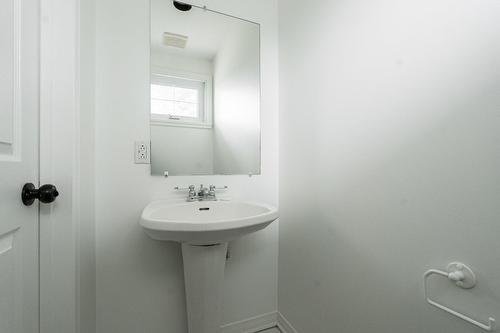 Salle d'eau - 28 Av. Greystone, Pointe-Claire, QC - Indoor Photo Showing Bathroom