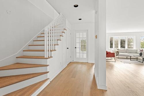 Hall d'entrée/Vestibule - 28 Av. Greystone, Pointe-Claire, QC - Indoor Photo Showing Other Room