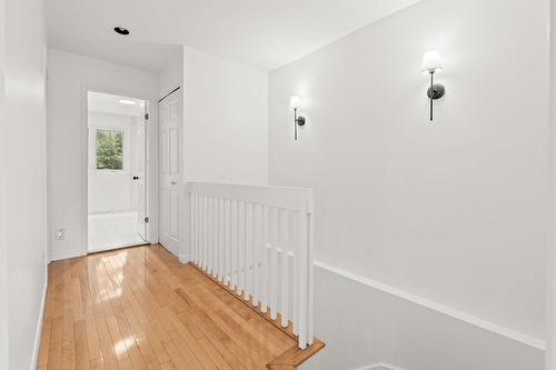 Hall d'entrée/Vestibule - 28 Av. Greystone, Pointe-Claire, QC - Indoor Photo Showing Other Room