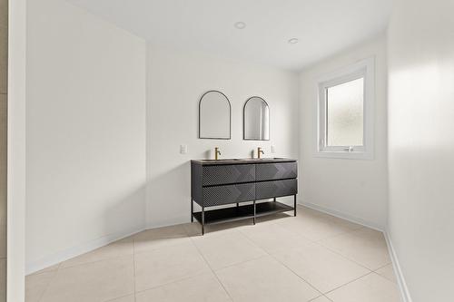 Salle de bains attenante à la CCP - 28 Av. Greystone, Pointe-Claire, QC - Indoor Photo Showing Other Room