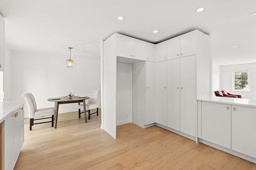 Cuisine - 28 Av. Greystone, Pointe-Claire, QC - Indoor