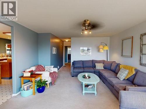 4739 Harvie Ave, Powell River, BC - Indoor Photo Showing Living Room