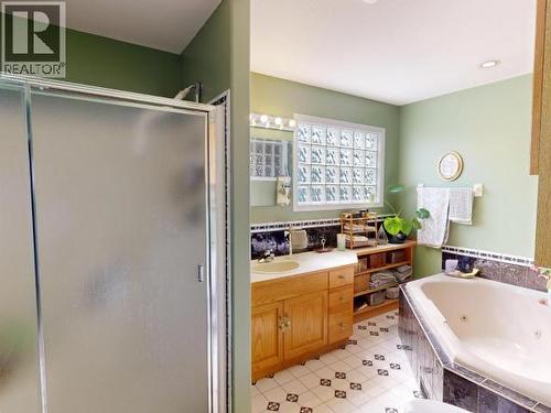 4739 Harvie Ave, Powell River, BC - Indoor Photo Showing Bathroom