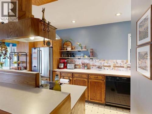 4739 Harvie Ave, Powell River, BC - Indoor Photo Showing Kitchen