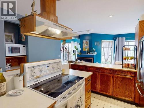 4739 Harvie Ave, Powell River, BC - Indoor Photo Showing Kitchen